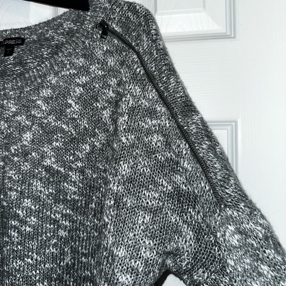 Express Sweater - Picture 2 of 4